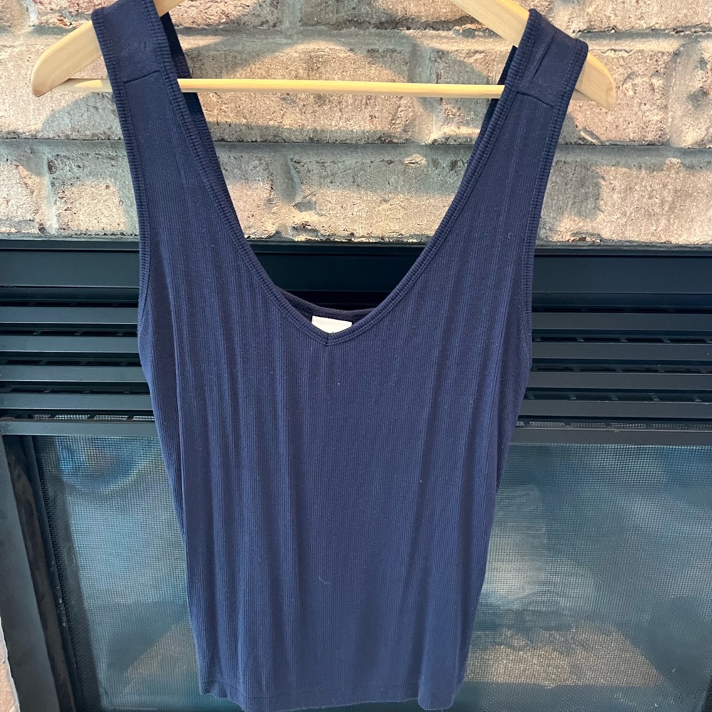 Cabi Women’s Navy Ribbed V-Neck Tank Top